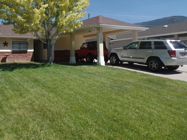 Primary Photo - ** Move-In Discount** 3 bed - 2 bath Single Story Pet Friendly - Heart of Cedar City!