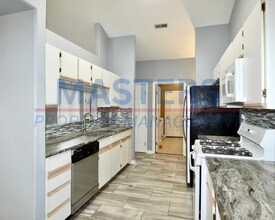 Building Photo - Spacious Home in West Toledo – Comfortable Living in a Great Location