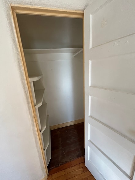 Building Photo - 433 E 23rd St