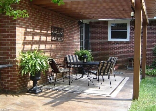 Building Photo - 4632 Curtiss Dr