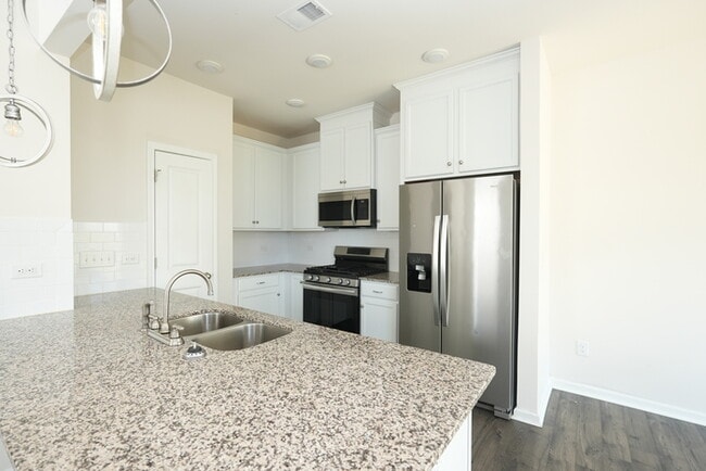 Building Photo - Beautiful 3-Bedroom 2-Baths Home with Gara...