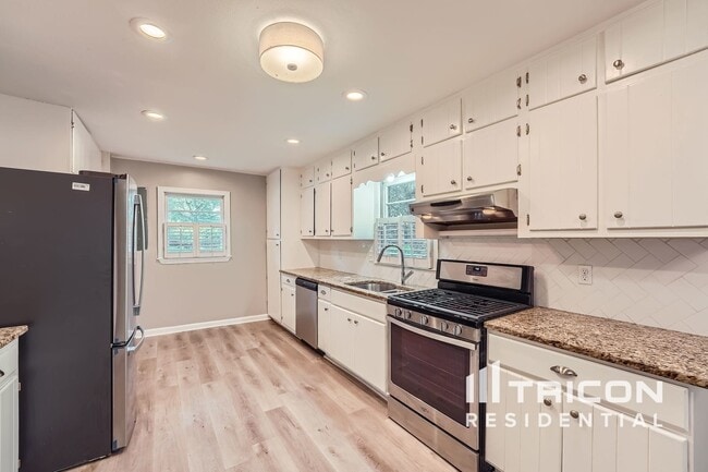 Building Photo - 4142 Pine Valley Dr