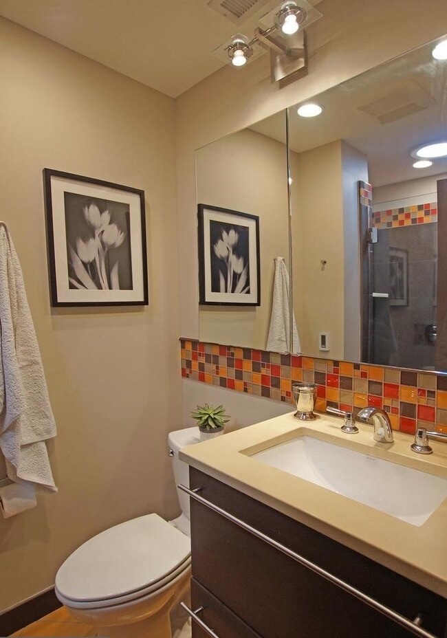 Building Photo - 307 9th St SE