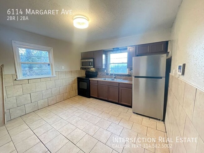 Building Photo - Recently Renovated 2 Bed/1Bath with Lots o...