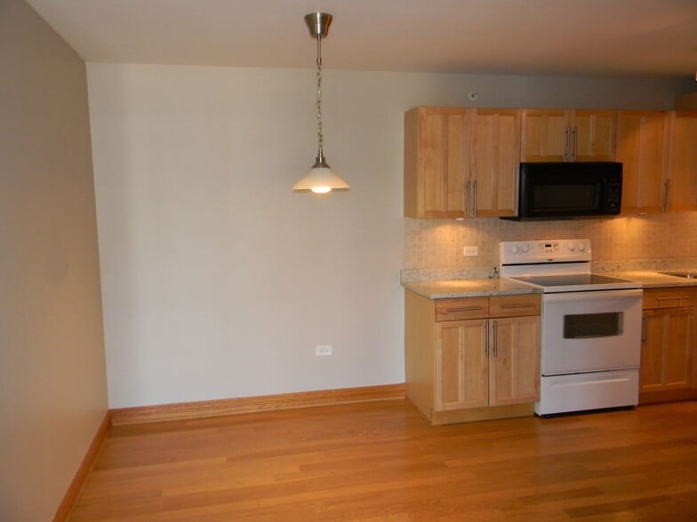 Building Photo - 10222 S 84th Terrace