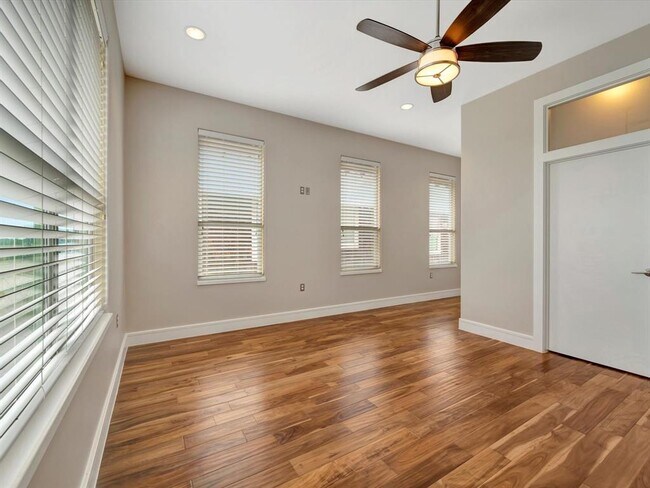 Building Photo - 1202 Todville Rd