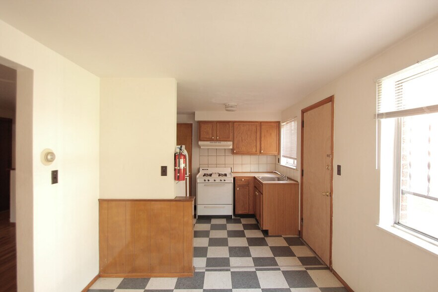 Building Photo - 421 Franklin Ave