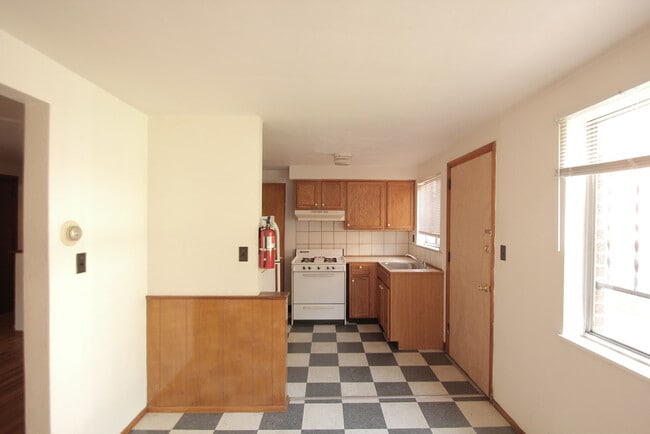 Building Photo - 421 Franklin Ave