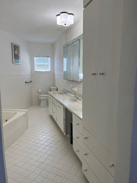 Building Photo - 5704 Melaleuca Dr