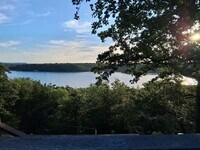 Building Photo - 160 Lake Point Dr