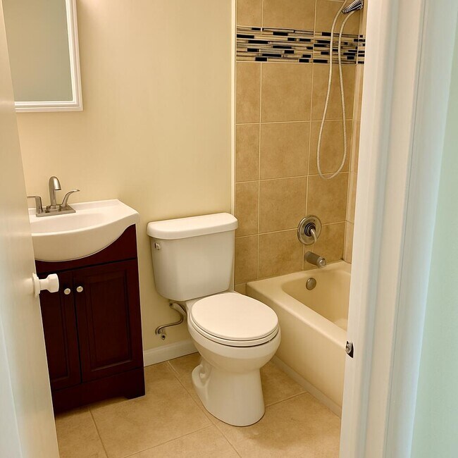 Building Photo - 747 Orchid Dr