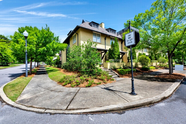 Building Photo - 202 Barristers Ct