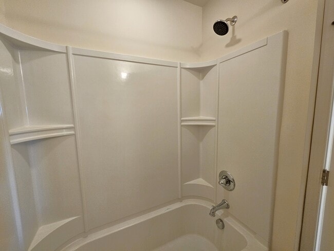 Building Photo - 136 Middleby Way