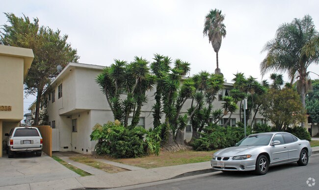 Building Photo - 2042 S Holt Ave