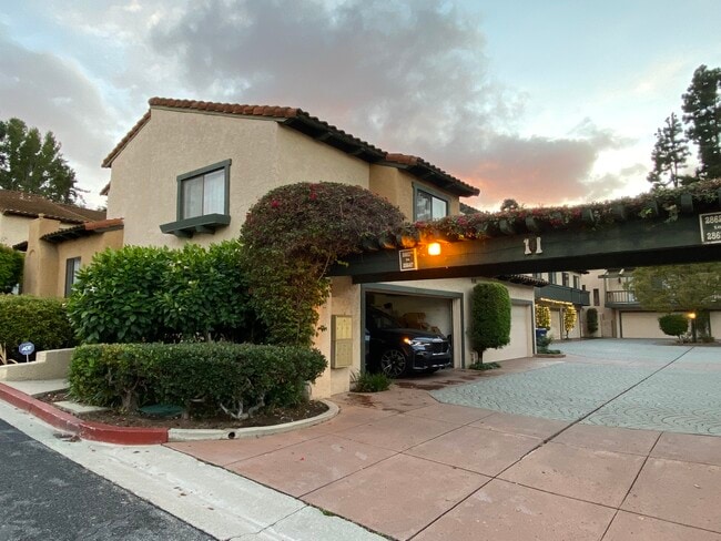 Building Photo - 28647 Vista Madera