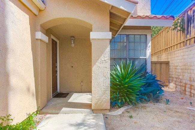 Building Photo - Charming Two Story 3 BR Home Available Mid June!