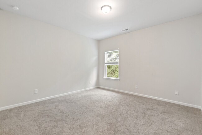 Building Photo - House Beds - 5 Baths - 4