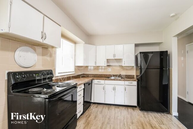 Building Photo - 665 Mark Twain Dr