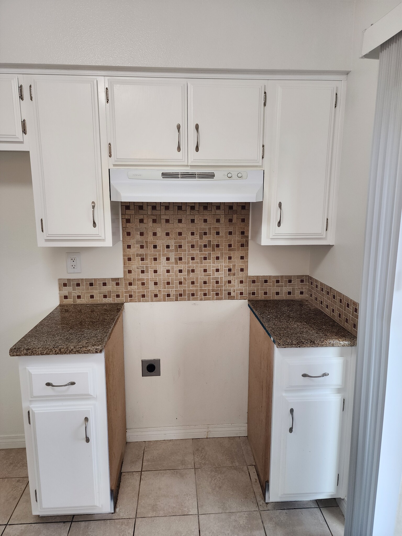 Kitchen - 431 S Simpson Ave