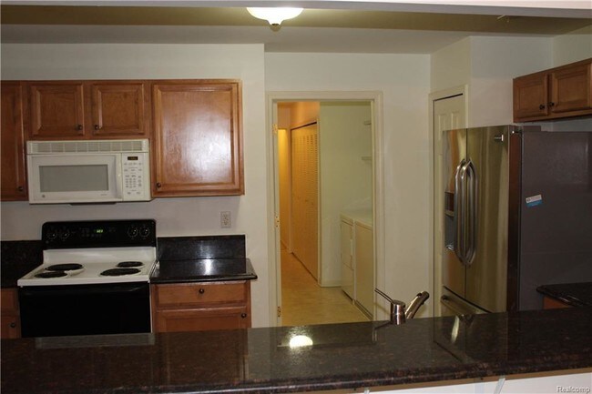 Building Photo - 16695 Carriage Way