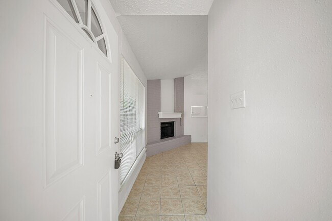 Building Photo - 20614 Park Row Blvd