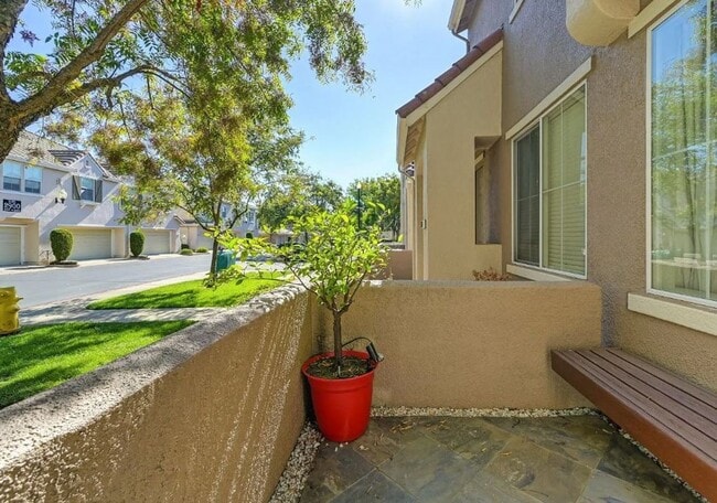Building Photo - Experience Esplanade! Premier Townhome Com...