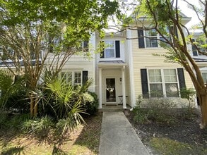 Building Photo - Westbury Park Two Bedroom, Two Bath Townhome!