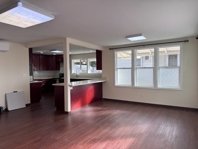 Building Photo - Renovated with split AC in Kaimuki