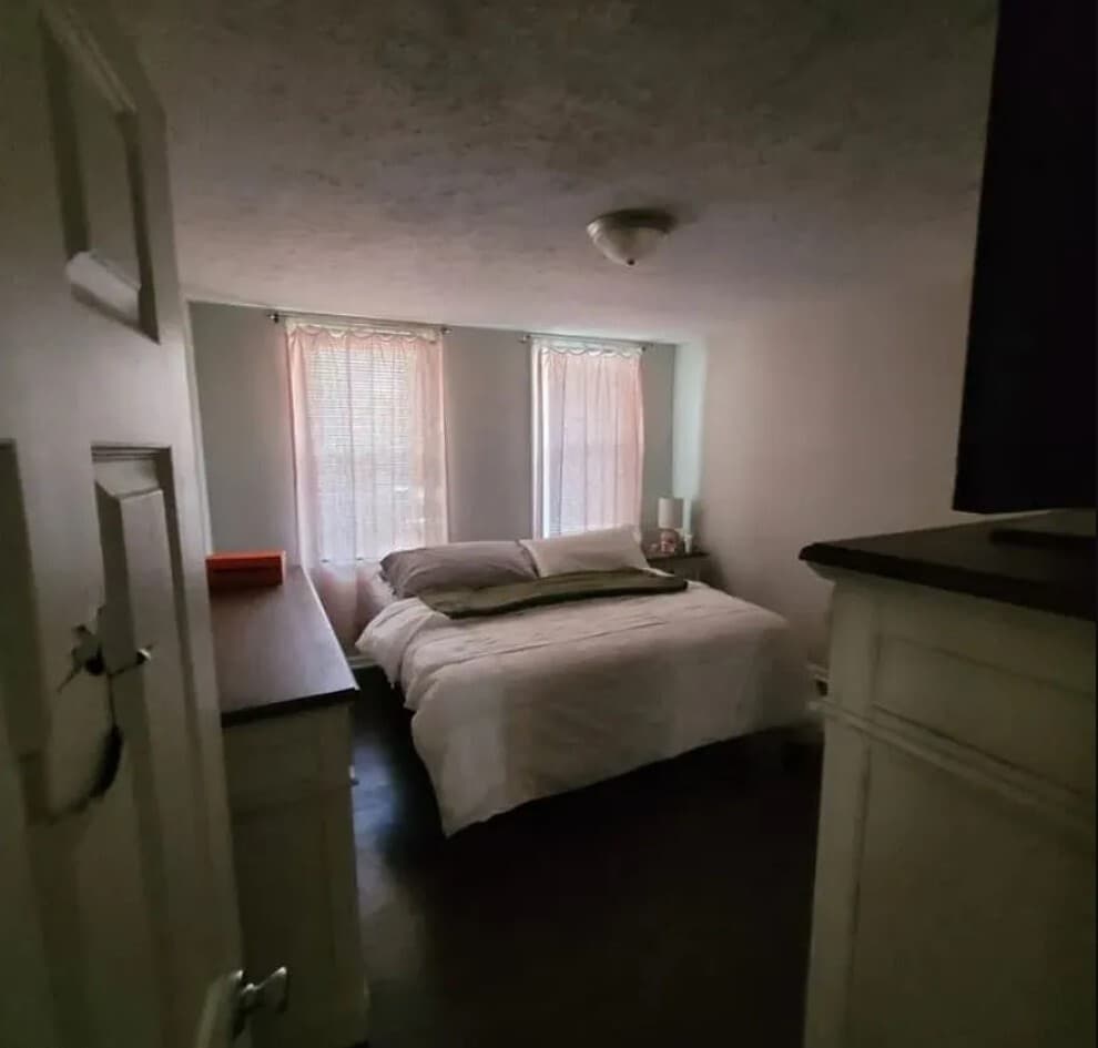 master bedroom - 1939 W 52nd St