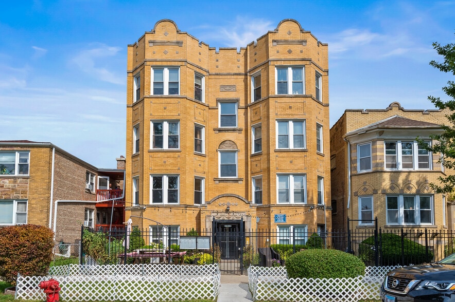 Primary Photo - 3728 W Wilson Ave