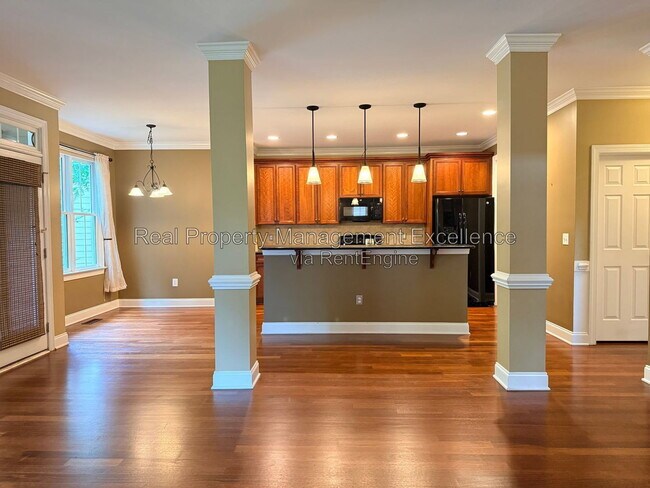 Building Photo - 616 Lake Artesia Ln