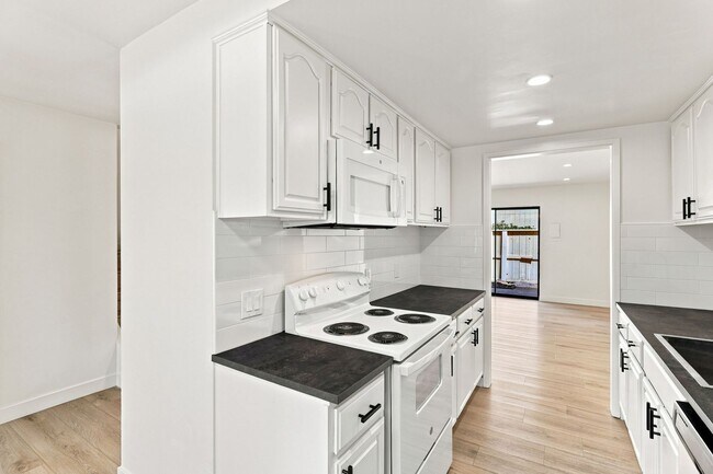 Building Photo - 3001 Kaiser Dr