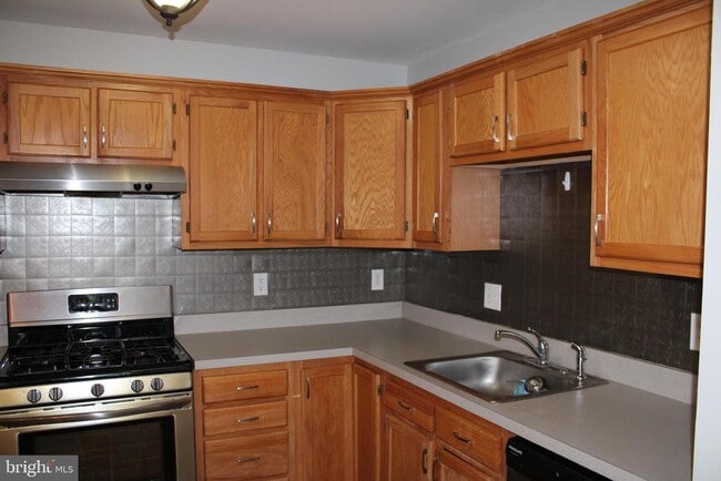 Building Photo - 2602 Beacon Hill Dr