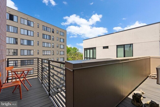 Building Photo - 3035 15th St NW