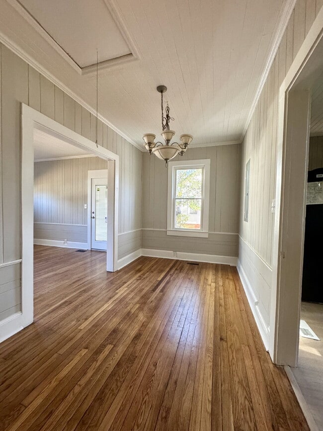 Building Photo - 2 Bedroom Home next to Downtown Perry - Historic Charm!