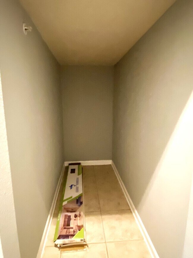 Building Photo - Herons Landing Water/Sewer/Cable/Internet included