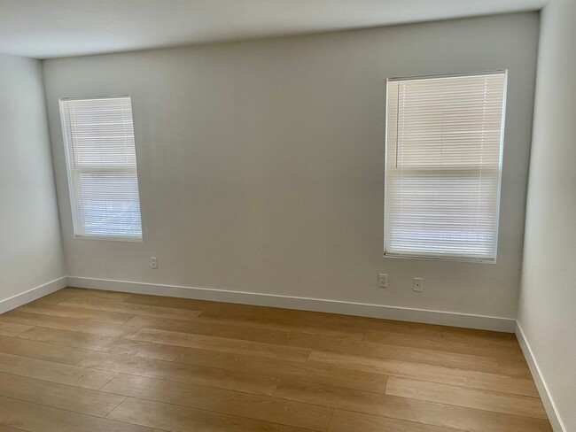 Building Photo - Spacious 6 Bedroom Home for Rent
