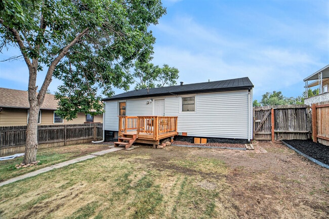 Building Photo - 720 W Washington St