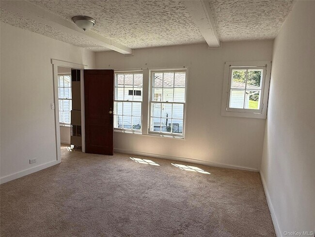 Building Photo - 24 Quartz Ln