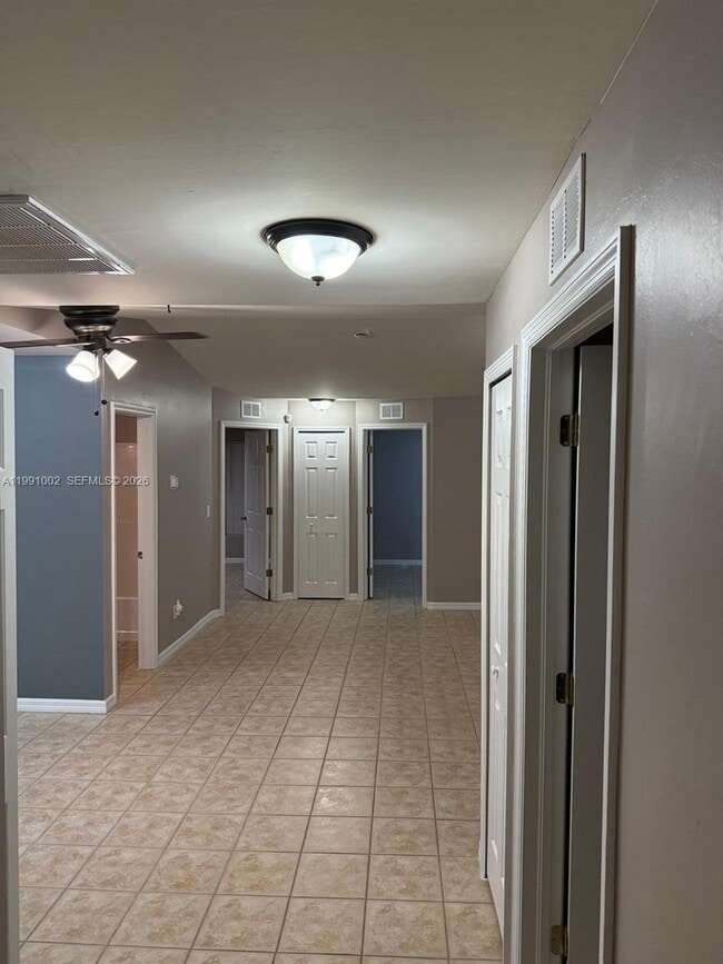 Building Photo - 4412-4426 26th St SW