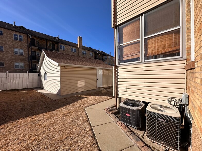 Building Photo - 5816 Mardel Ave