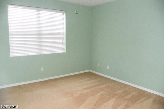 Building Photo - 1400 Mariposa Cir