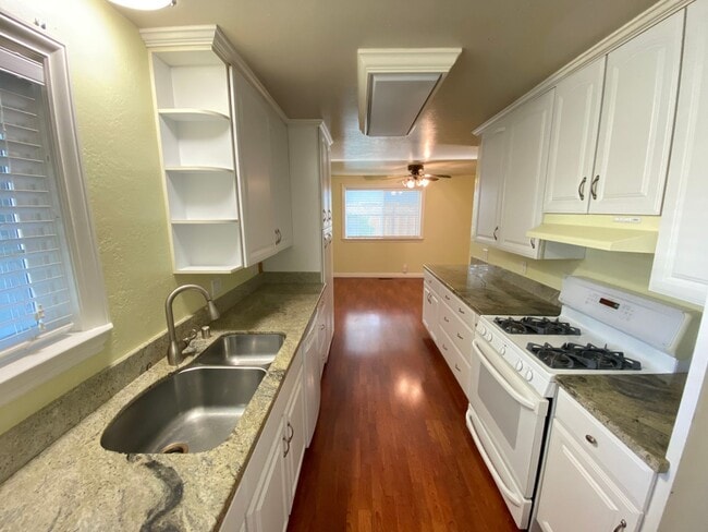 Building Photo - 3 Bed 2 Bath Single Family Home In Concord