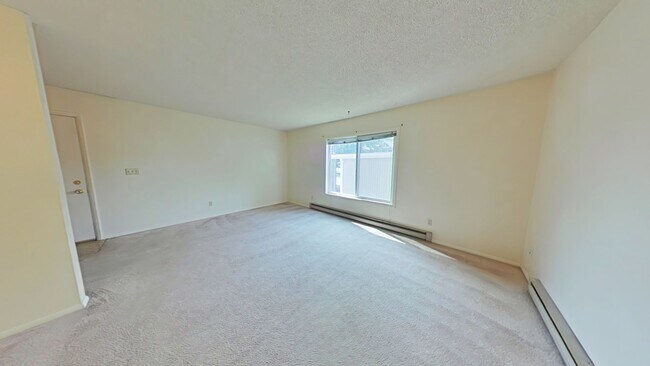Building Photo - 2Bed 1Bath with Carport! Walk to MSU