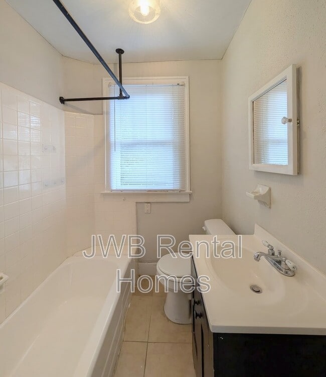 Building Photo - 2248 Dellwood Ave