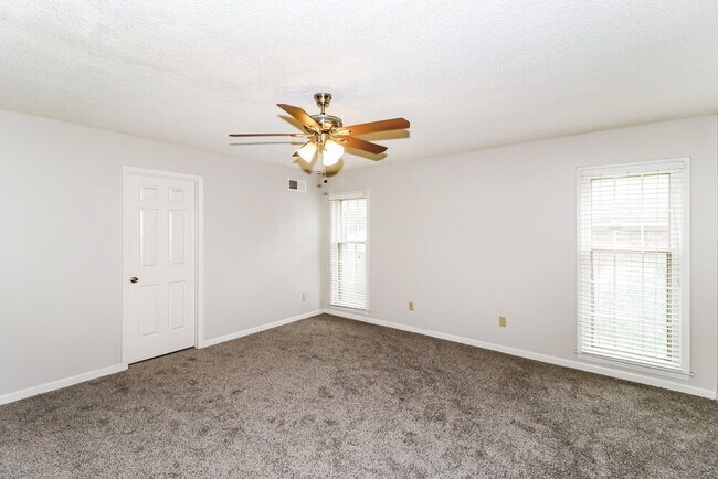 Building Photo - 8533 Kettering Dr