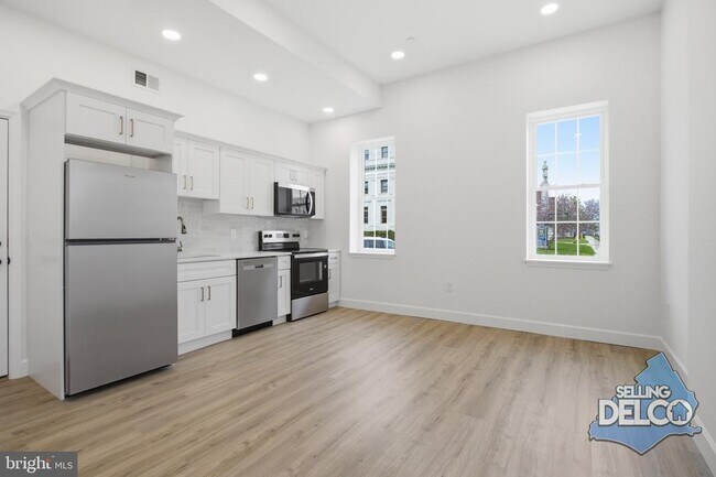 Building Photo - 100 W Front St