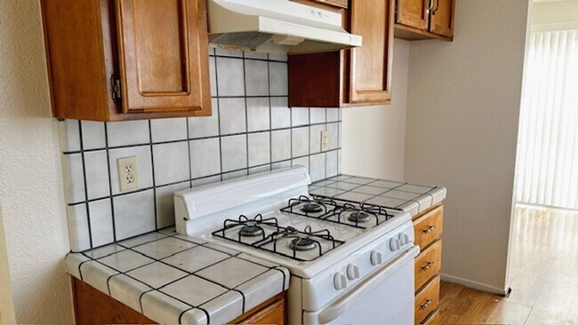 Building Photo - Walking distance to San Joaquin Elementary