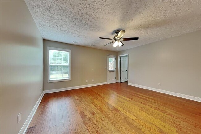 Building Photo - 990 Golden Meadows Ln
