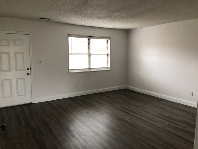 Large Living Room - 1602 Oriole Ln